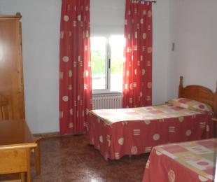 Aula Albergue Alonso Quintano,Fachada Albergue Alonso Quintano,Habitaciones Albergue Alonso Quintano,Sala de estar Albergue Alonso Quintano,Vista desde laguna Albergue Alonso Quintano,Vistas desde una habitación Albergue Alonso Quintano